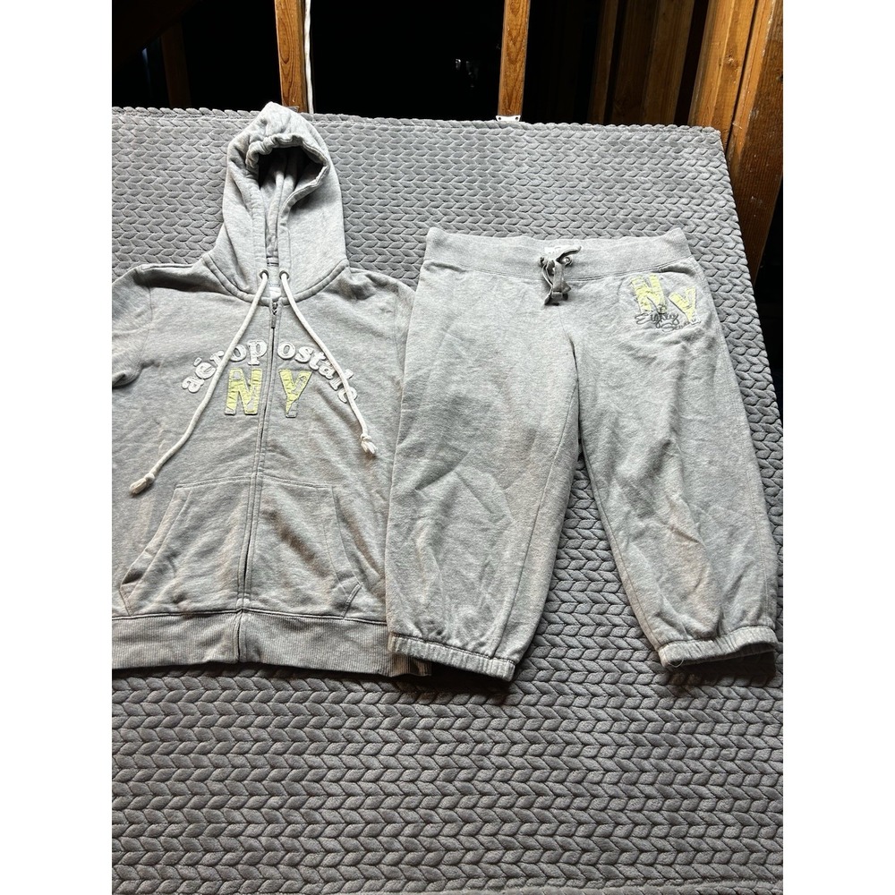 Aéropostale Women's Large Gray Hoodie Capri Sweatpants 2 Piece Set Y2K